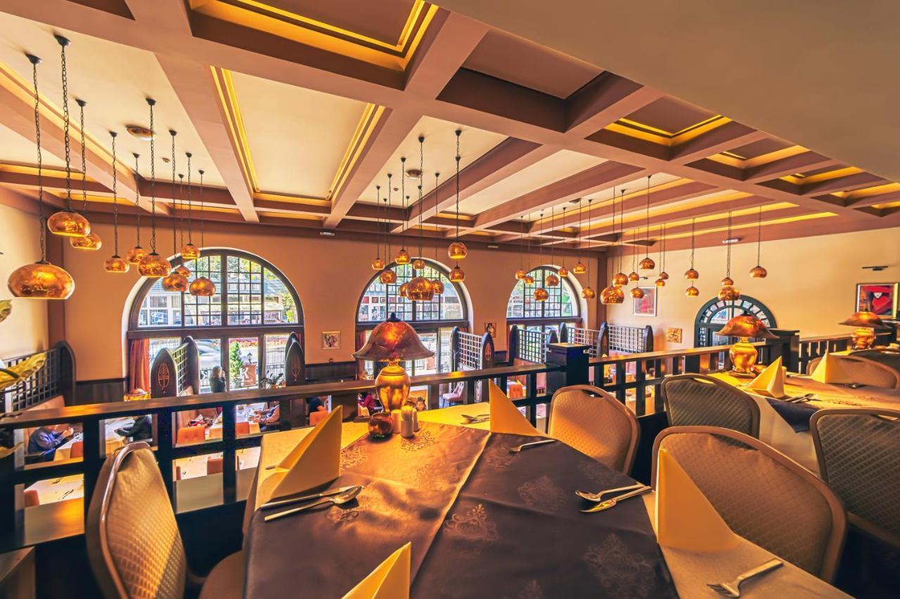 Komlo Hotel Gyula Ngoại thất bức ảnh
