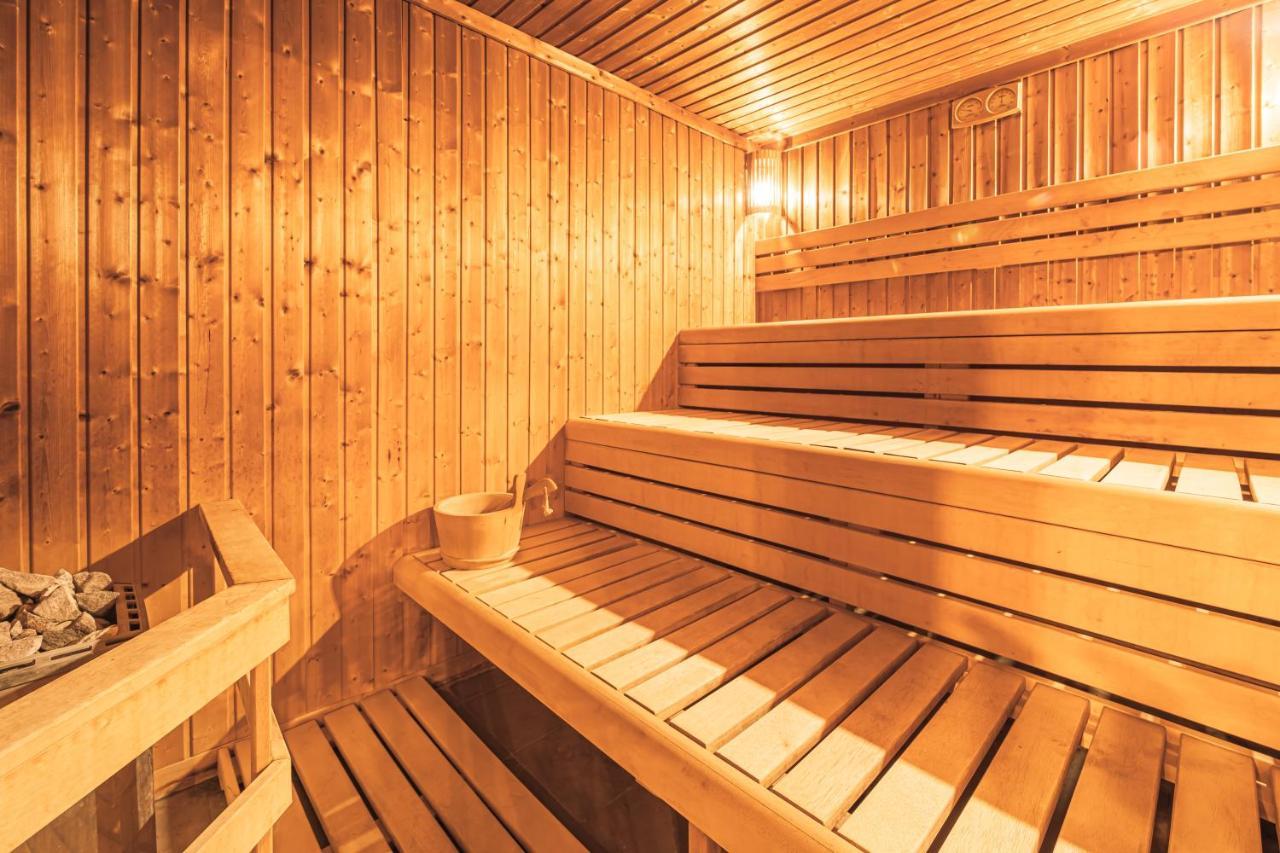 Komlo Hotel Gyula Ngoại thất bức ảnh