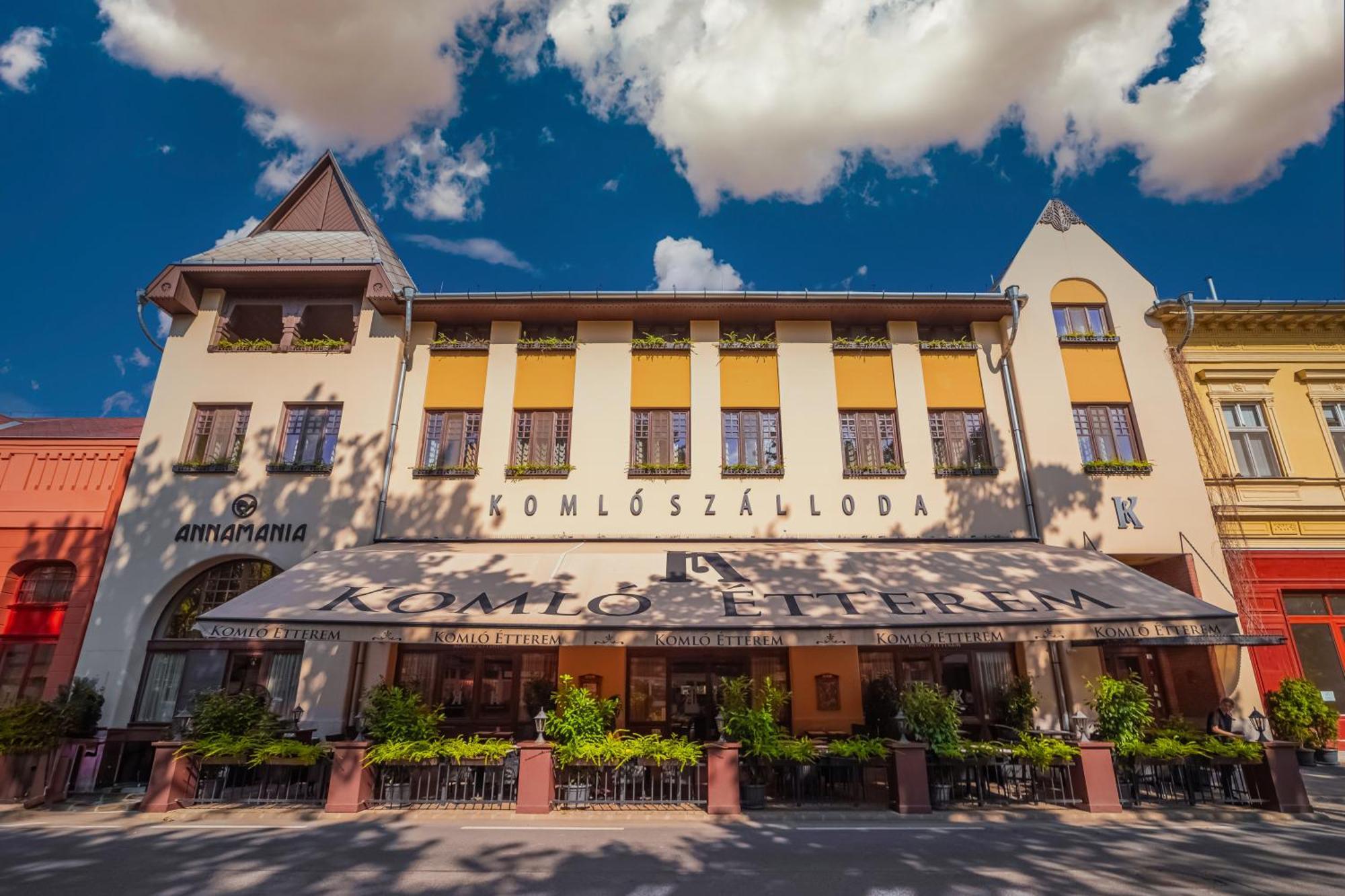 Komlo Hotel Gyula Ngoại thất bức ảnh