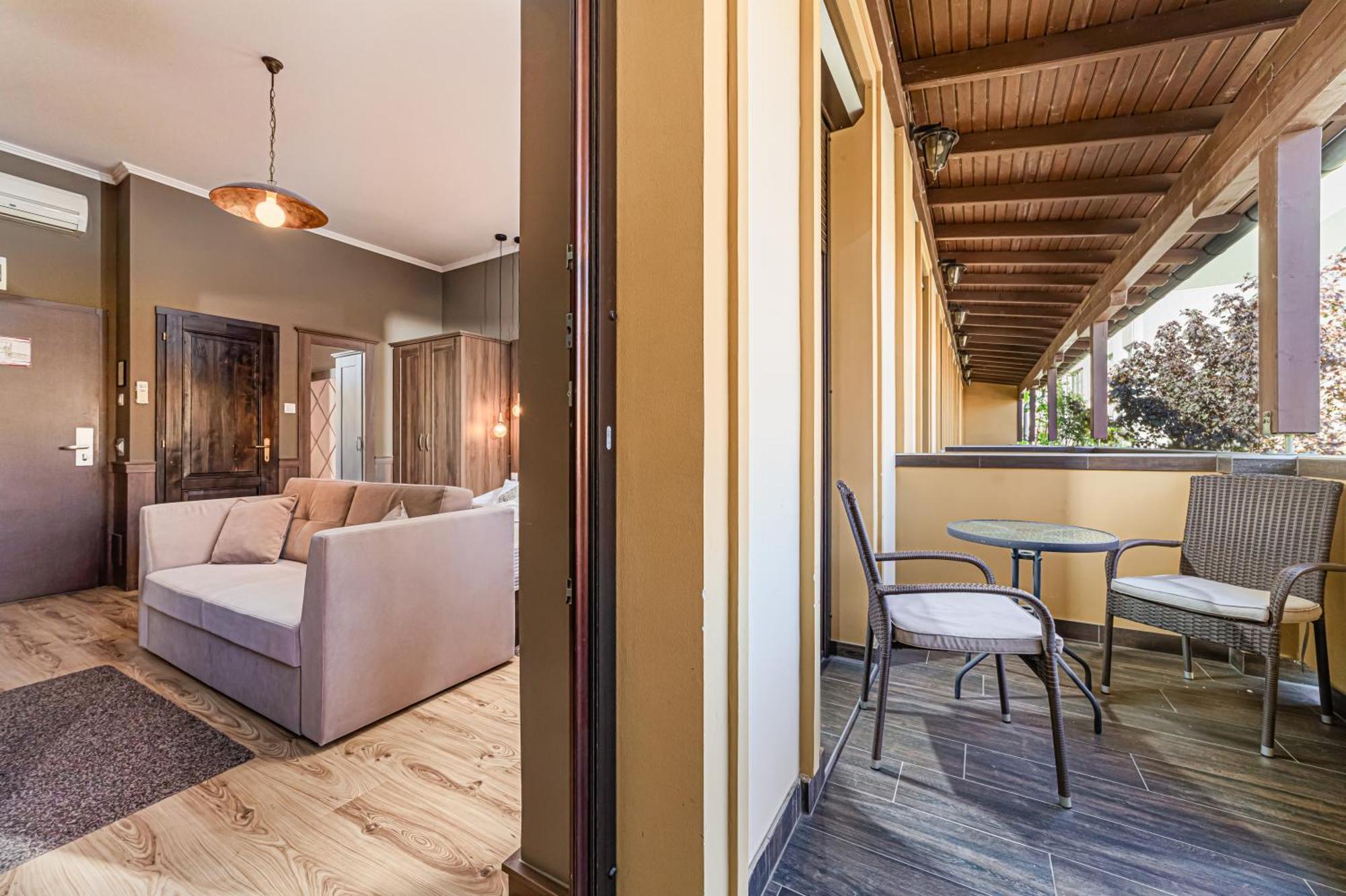 Komlo Hotel Gyula Ngoại thất bức ảnh