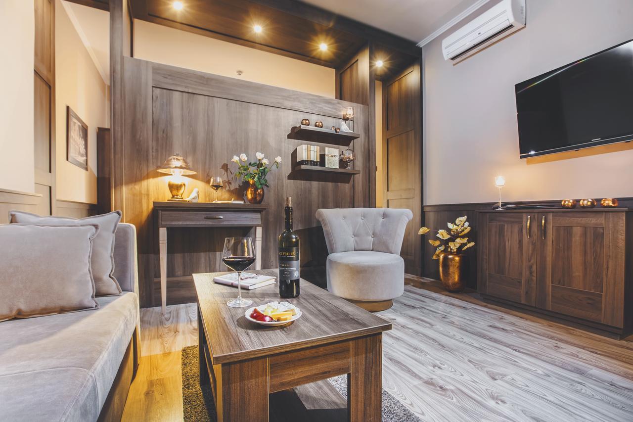 Komlo Hotel Gyula Ngoại thất bức ảnh