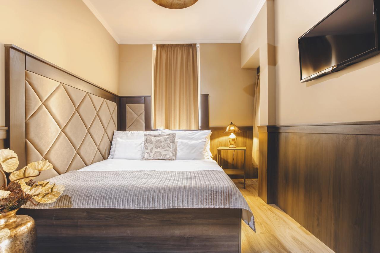 Komlo Hotel Gyula Ngoại thất bức ảnh