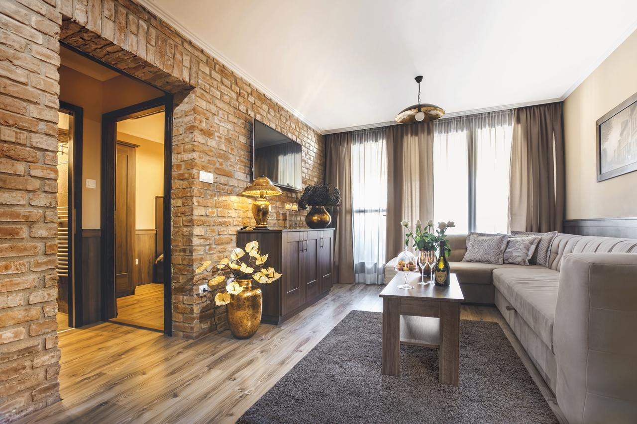 Komlo Hotel Gyula Ngoại thất bức ảnh