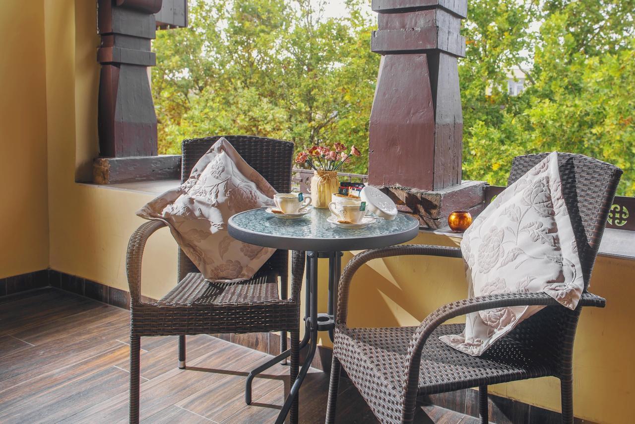 Komlo Hotel Gyula Ngoại thất bức ảnh